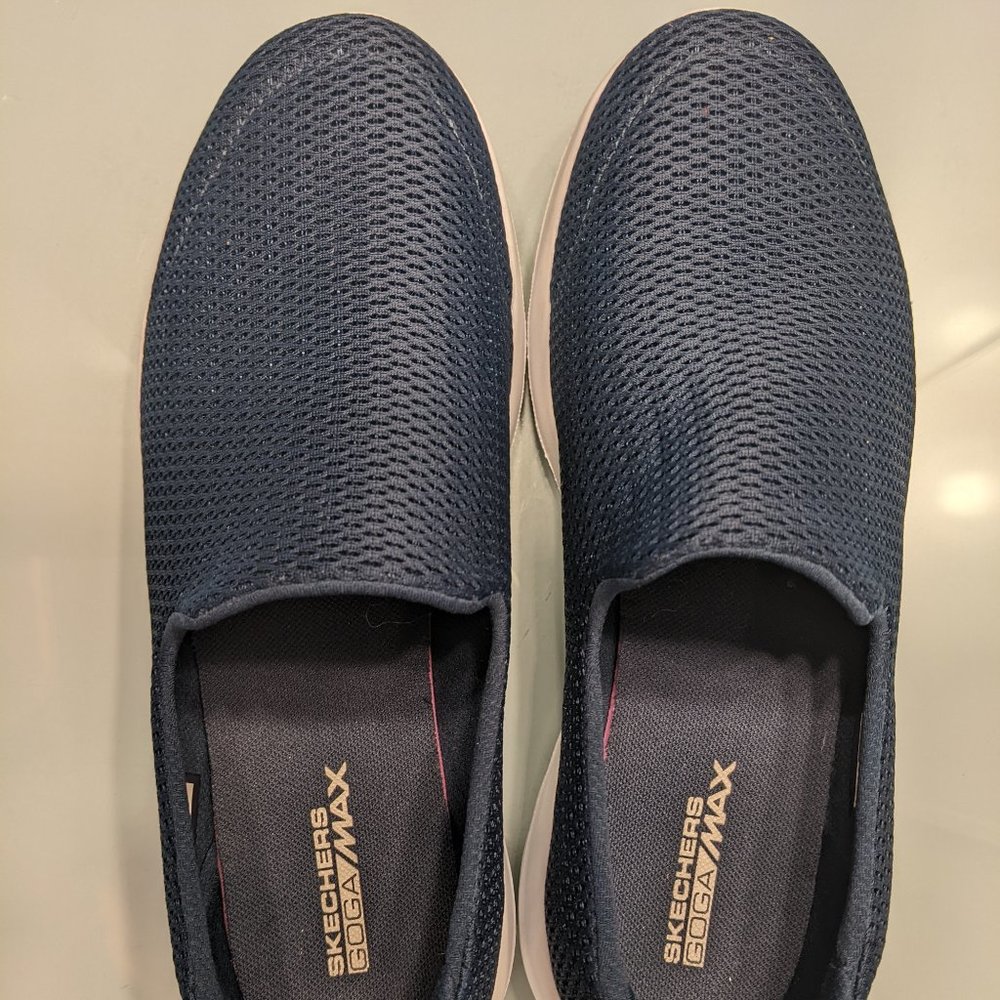 Sketchers GOGA MAX Slip on sneakers worn once around the house